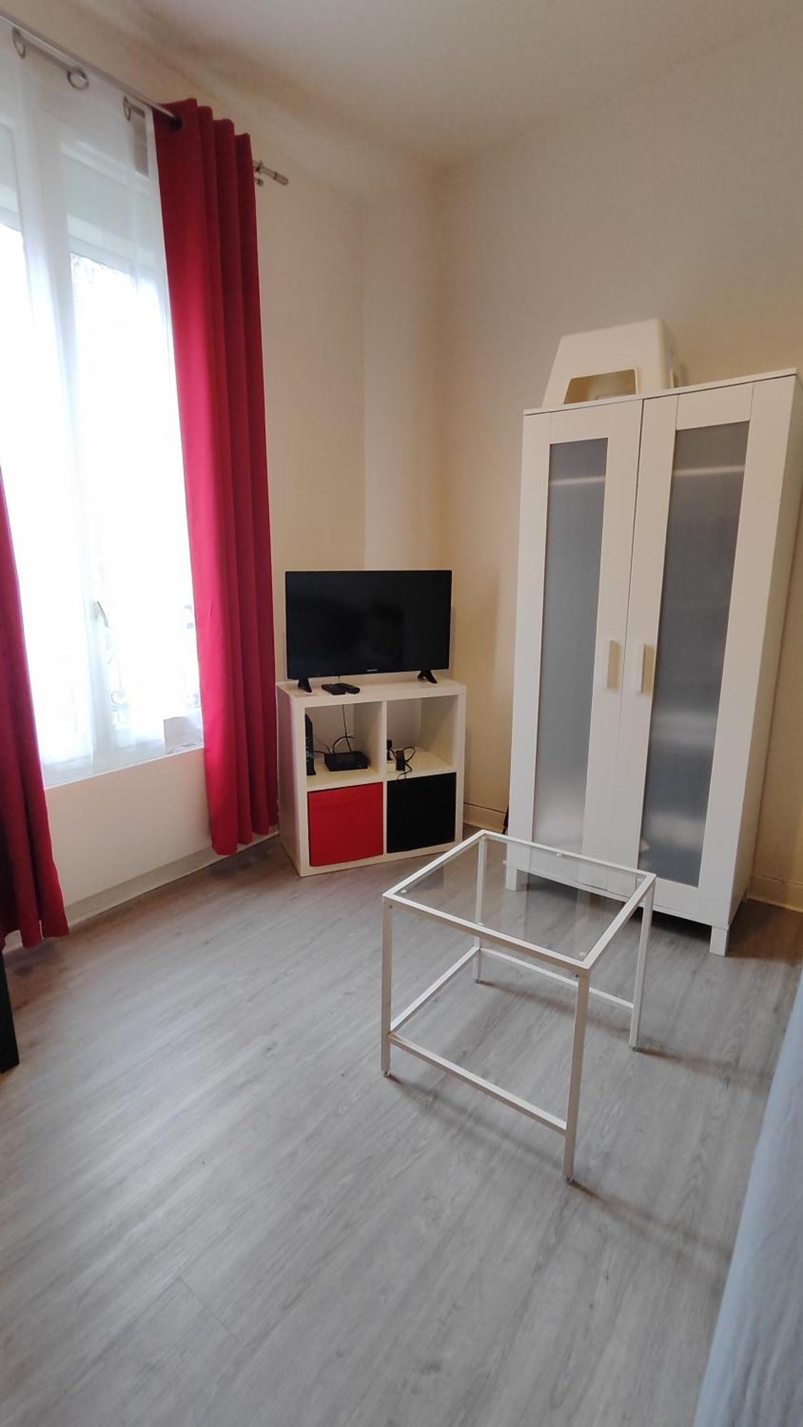 Charming Parisian Studio! 塞纳河畔伊夫里 客房 照片